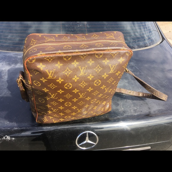 Louis Vuitton
Marceau Brown Monogram Shoulder Bag - Picture 2 of 16